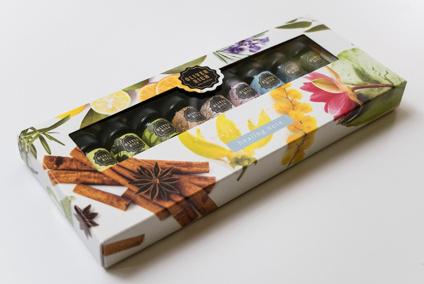 Oliver Richミニアロマの「ヒーリングノート」セットの箱のデザイン
