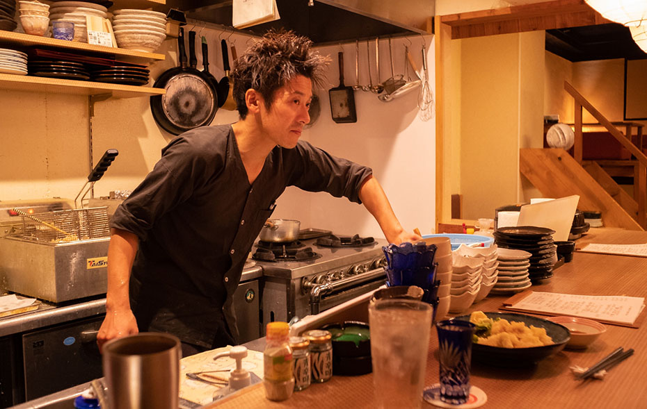 Comptoir et chef du restaurant japonais Kisuke