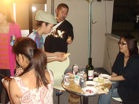 jud à Hiroshima - barbecue sur le toit