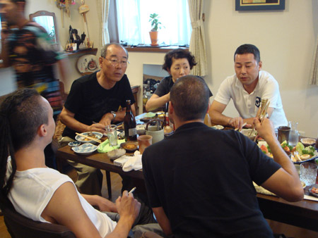 jud à Hiroshima - repas familial au Japon